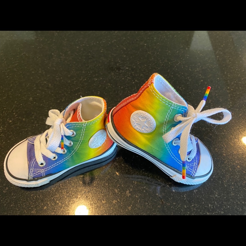 Converse unisex sneakers for toddler!